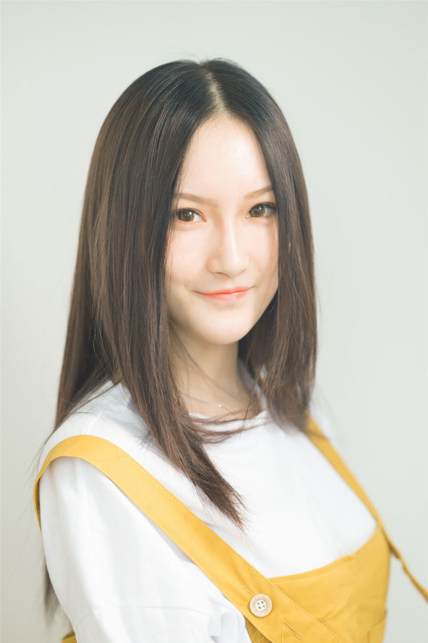 00后女团15.5少女清新写真 获网友热捧